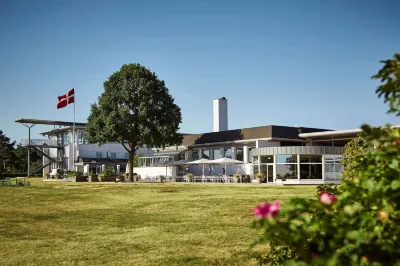 Comwell Køge Strand Hotels near Monument For Niels Juel Og Ivar Hvitfeldt I Koge