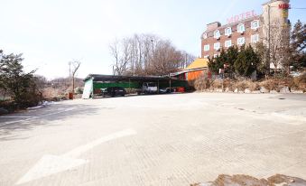 2. 꿈의궁전모텔..