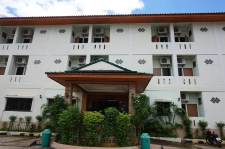 SP Residence Отели рядом с достопримечательностью «Wat Phra in Plaeng»