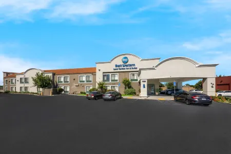 Best Western Lanai Garden Inn  Suites Отели рядом с достопримечательностью «Хэппи Холлоу парк и зоопарк»