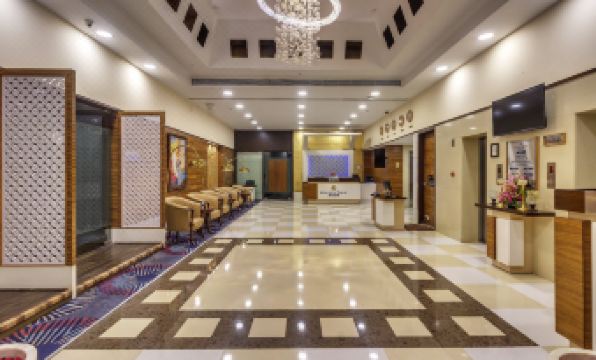 3. 골든 툴립 뉴델..