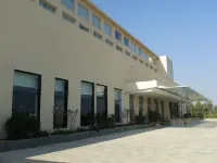 比拉斯布爾萬豪萬怡酒店 - 停車場