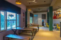 Whoopers Hostel Bir- Friends Themed