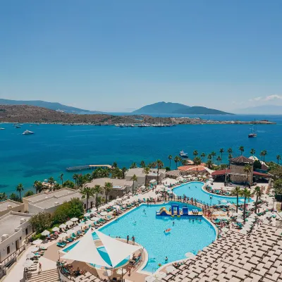 Selectum Colours Bodrum Hotels near مول أواسيس