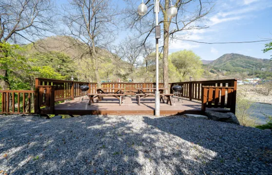 安達爾平崗旅館