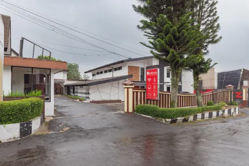 RedDoorz Near Taman Kota Lapang Merdeka Sukabumi