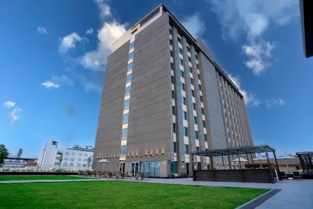 Holiday Inn Lucknow Airport