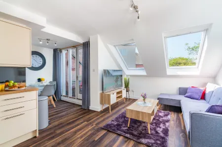 Beautiful Flat Town Centre 55 Inch Smart TV + Netflix Отели рядом с достопримечательностью «St Michael and All Angels West Andover and Preschool»