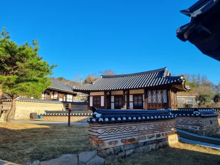 Cheongbaek Hanok Pension Отели в г. Чансон