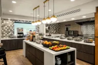 Oxford Suites Redding - breakfast