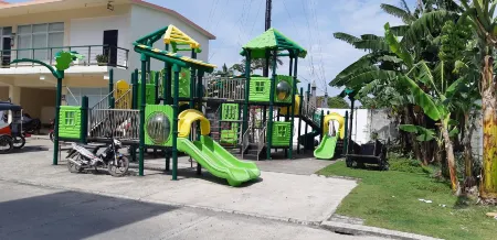 HolidayHome(Studio-318, King Bed)