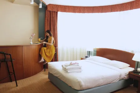 Al Diar Dana Hotel Отели рядом с достопримечательностью «Нью Йорк Юниверсити Абу-Даби»