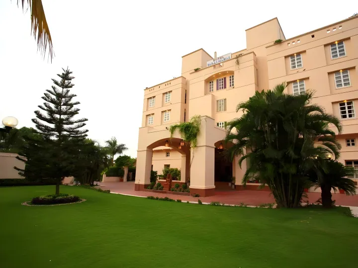 Hotel Paras Mahal