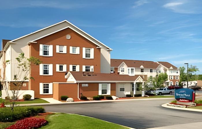 Sonesta Simply Suites Detroit Novi