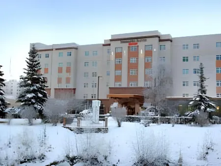 SpringHill Suites Fairbanks Отели рядом с достопримечательностью «Заказник Френдс оф Кримерс Филд эт Кримерс Филд Мигратори Уотерфоул»