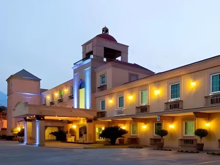 Best Western Plus Monterrey Colon Отели рядом с достопримечательностью «Mexican History Museum»