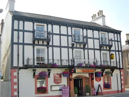 Kings Arms Hotel Отели в г. Локерби