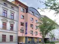Hotel am Jungfernstieg Hotel dekat Primus Immobilien Arena