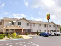 Super 8 by Wyndham Weston WV Hotel a 