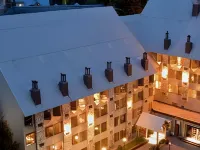 Mountain Side Hotel Whistler by Executive Hotel di Whistler