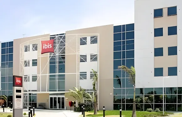 宜必思維多利亞機場酒店