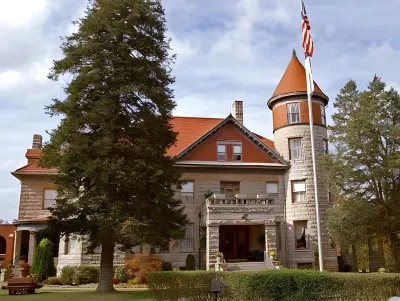 The Mansion at Elfindale Hotels near Elfindale Center