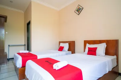 RedDoorz Plus Syariah at Lotus Hotel Bojonegoro Hôtels à : Bojonegoro