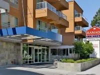 里士滿温哥華機場貝斯特韋斯特必住酒店 鄰近坦普尔顿的酒店