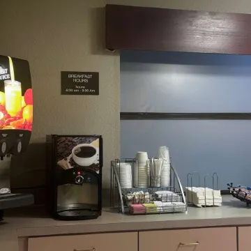 Super 8 by Wyndham Monroe