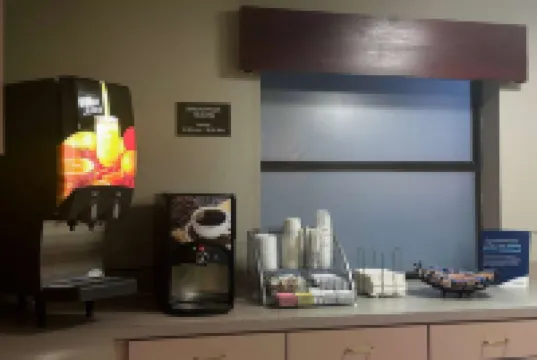 ซุปเปอร์ 8 บายวินด์แฮม มอนโร โรงแรมในมอนโร