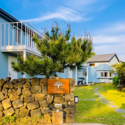 Jeju Mansion 375 Pension Hotels near Myeongwoldae