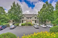 Family-Friendly Burnsville Condo! Gated Community - parking