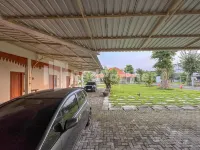 Ndalem Joglo Kawijayan Syariah Mitra RedDoorz Hotel di Colomadu