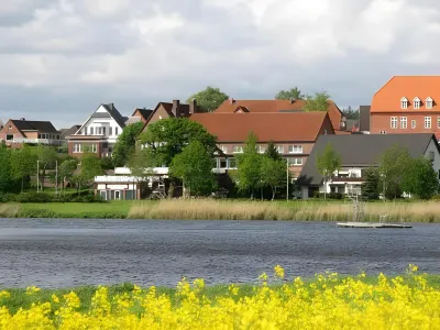 Hotel Zur Treene Hotels in der Nähe von Modellbahn-Zauber