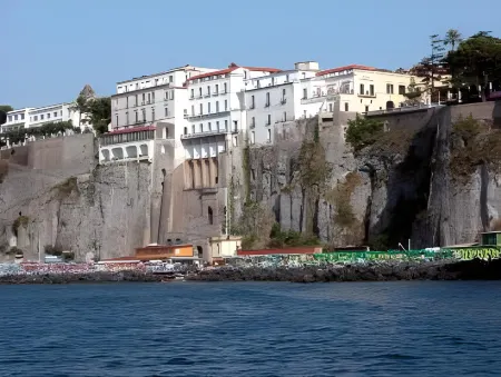 Imperial Hotel Tramontano Отели рядом с достопримечательностью «Собор Святых Филиппа и Иакова»