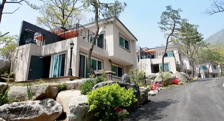 Ganghwado Beverly Hills Pension Отели рядом с достопримечательностью «Dongmak Beach»