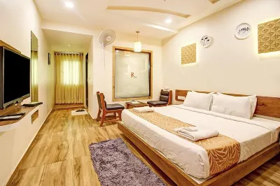 The Grand Raveta Hotel in zona Mangleshwar Mahadev Temple Patan