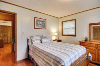 보트 램프, 독 & 선셋 뷰가 있는 호수변의 집!