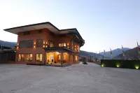 Paro Grand Resort Hotel a 