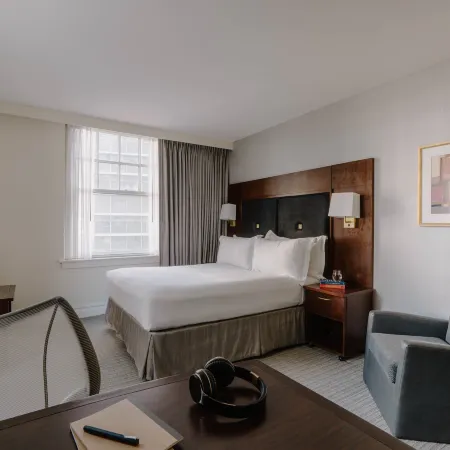 Club Quarters Hotel in Houston Отели рядом с достопримечательностью «Менил Коллекшен»