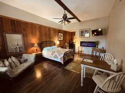 The Iris Garden Downtown Cottages and Suites Hotels in Nashville