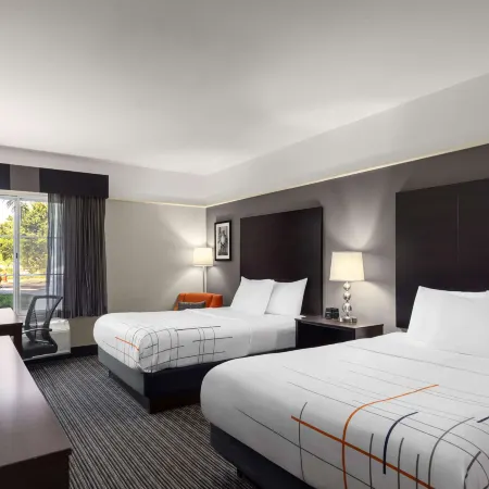 La Quinta Inn & Suites by Wyndham Santa Clarita - Valencia