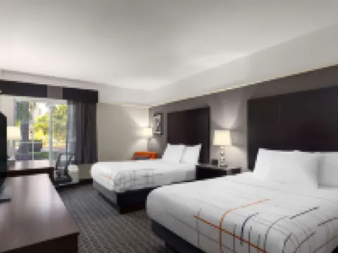 La Quinta Inn & Suites by Wyndham Santa Clarita - Valencia Hotels in Stevenson Ranch
