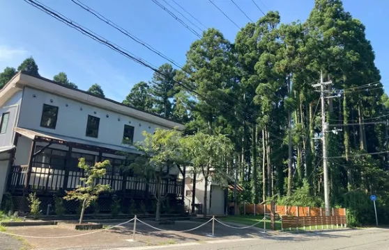 位於希拉山脈腳下的 LODGE Gelände（大自然中的山間小屋式房屋）