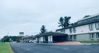 University Inn of Stevens Point Hotels near Lee Ayers Jewelers