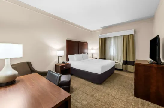 Comfort Inn & Suites Heath - Newark South Hotels in 