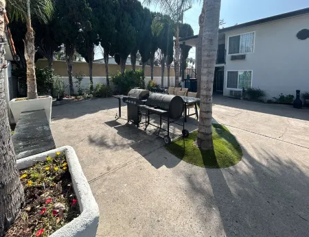 Motel 6 Buena Park, CA Anaheim Near Maingate Knotts Отели рядом с достопримечательностью «Jain Centre of Southern California»