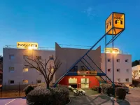 Hotelf1 Orange Centre Echangeur A7 A9 Hotel di Uchaux
