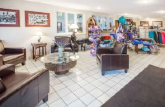 Super 8 by Wyndham West Branch ウェスト・ブランチのホテル