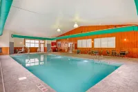 Best Western Plus Crossroads Inn  Suites Hotel a Green Spring